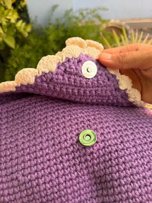 Crochet envelope-bow bookcover