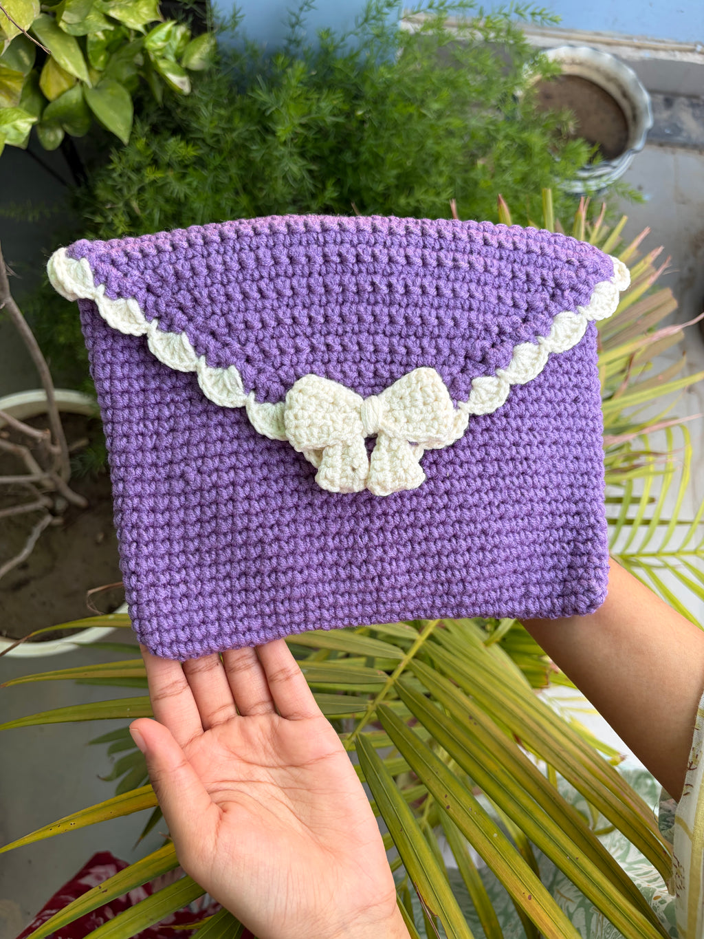 Crochet envelope-bow bookcover